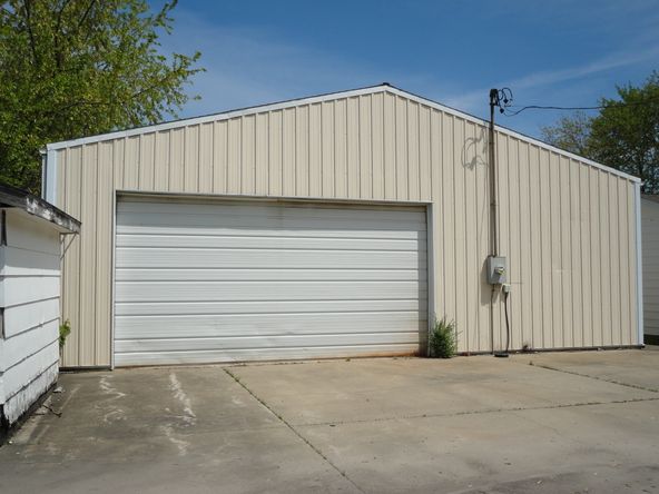 77 Piatt Ave, Mattoon, IL 61938